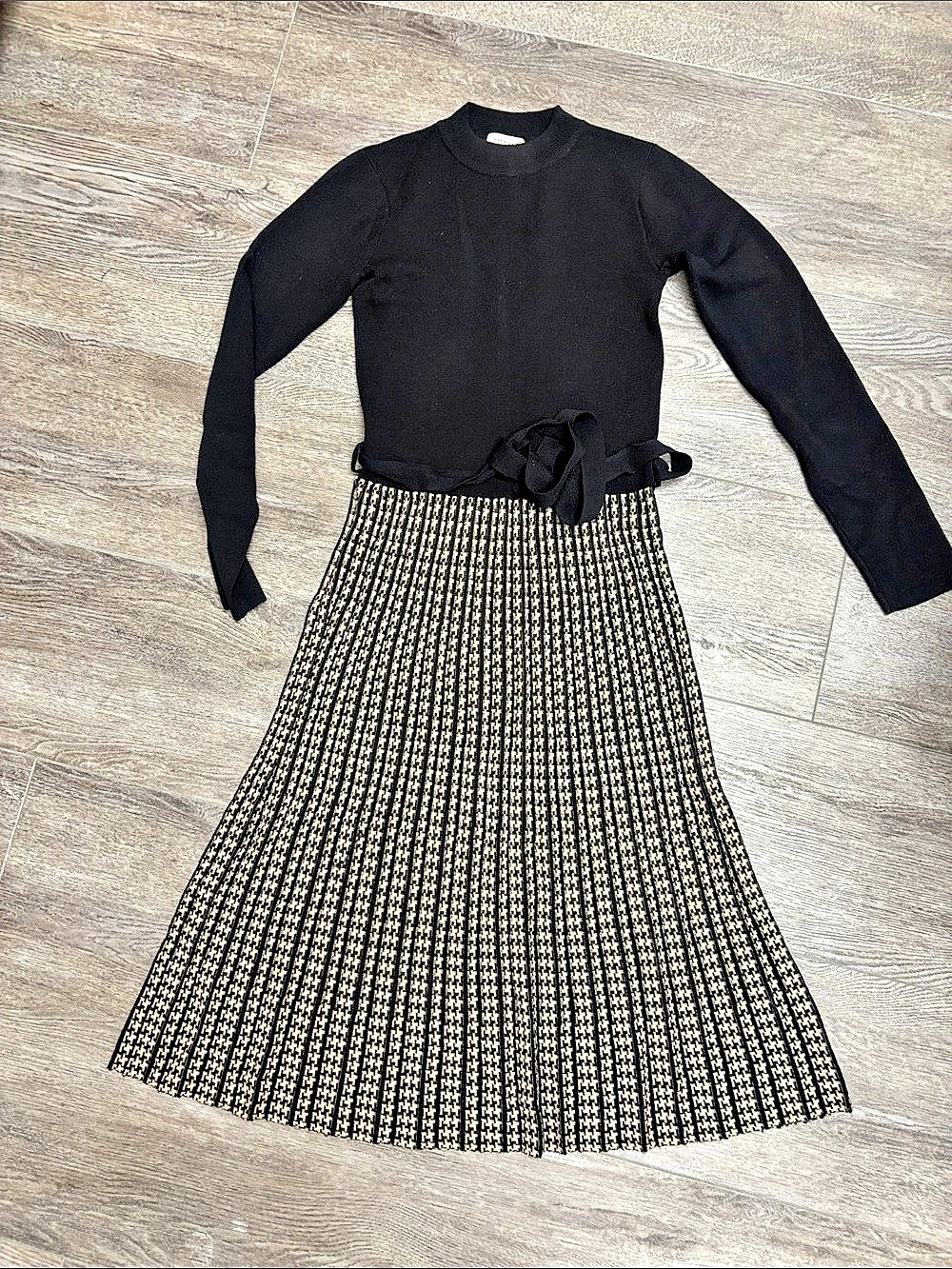 MAXSTUDIO Long Sleeve Knit Maxi Dress in Black & Cream